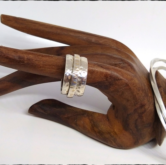 Silpada Hammered Sterling Spinner Ring - Picture 6 of 7